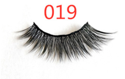A Pair Of False Eyelashes With Magnets In Fashion (Format: 019 1 pair eyelashes)