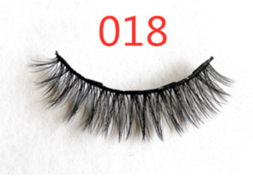 A Pair Of False Eyelashes With Magnets In Fashion (Format: 018 1 pair eyelashes)