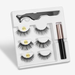 A Pair Of False Eyelashes With Magnets In Fashion (Format: Mixed F)
