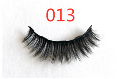 A Pair Of False Eyelashes With Magnets In Fashion (Format: 013 1 pair eyelashes)